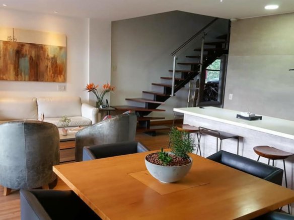 Casa Moderna Con Zona Verde