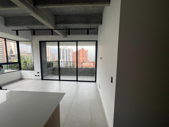 Apartamento Nuevo con Tres Balcones en La 10